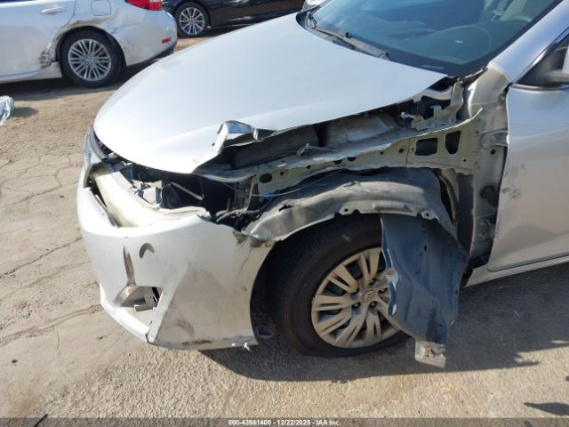 Toyota Camry Le Image 15