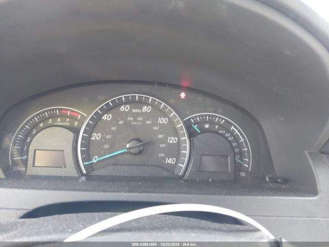 Toyota Camry Le Image 8