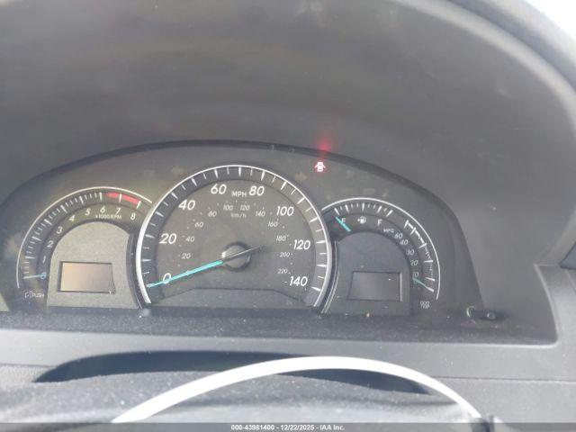 Toyota Camry Le Image 8