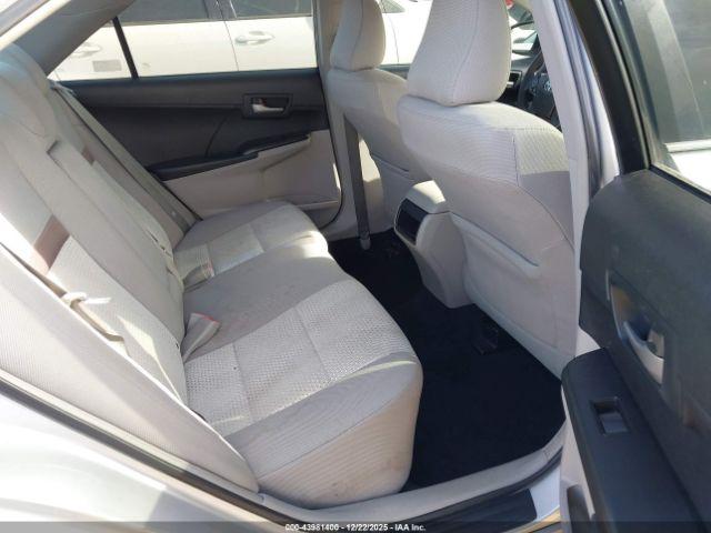 Toyota Camry Le Image 14