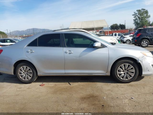 Toyota Camry Le Image 7