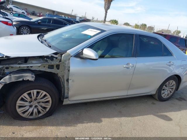 Toyota Camry Le Image 13