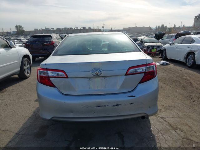 Toyota Camry Le Image 16