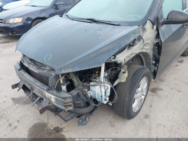 Chevrolet Sonic Lt Auto Image 9