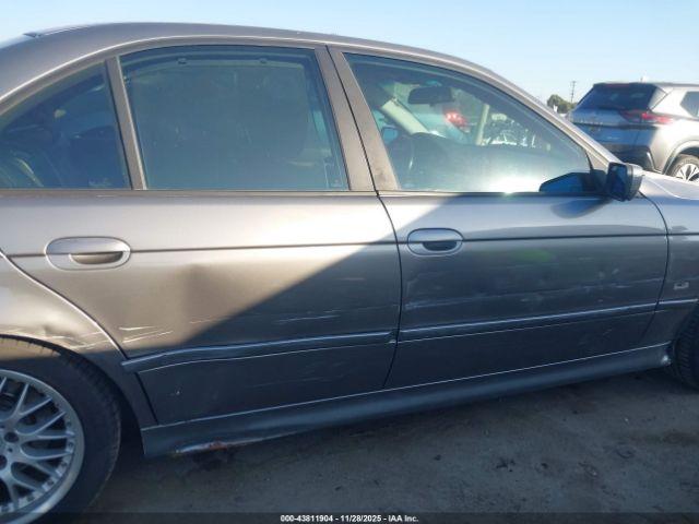 BMW 5 Series Image 4