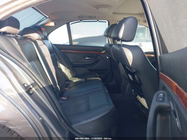 BMW 5 Series Image 8