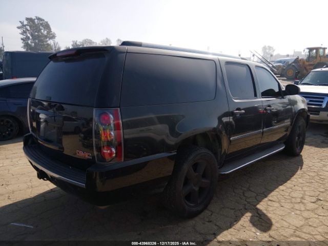 GMC Yukon Denali Image 3