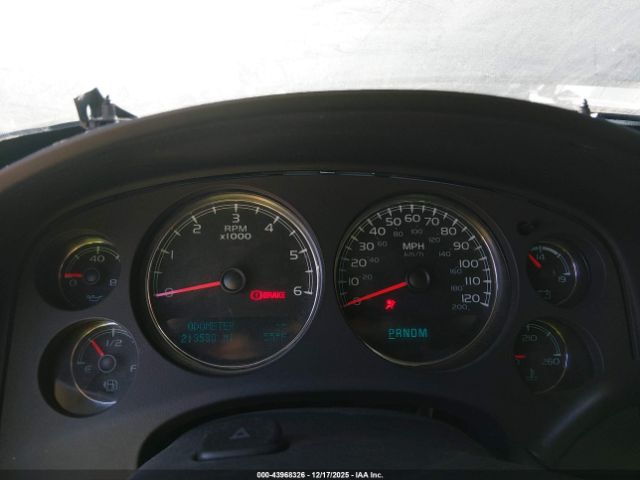 GMC Yukon Denali Image 10