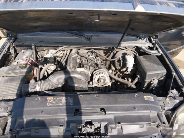 GMC Yukon Denali Image 6