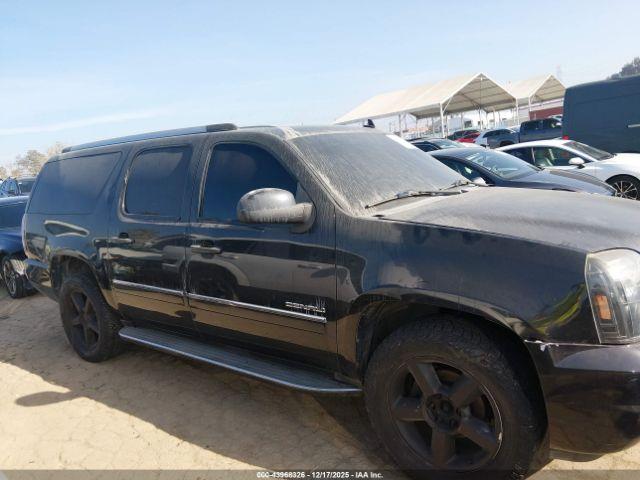 GMC Yukon Denali Image 11