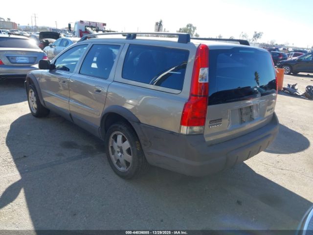 Volvo V70 Xc Image 2