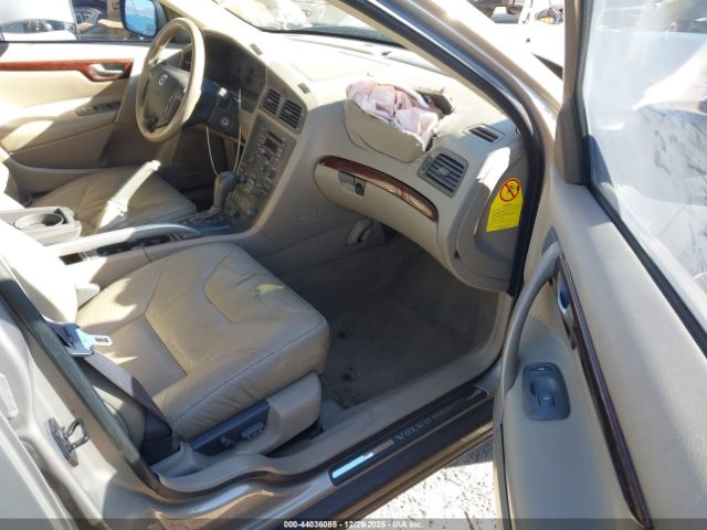 Volvo V70 Xc Image 8