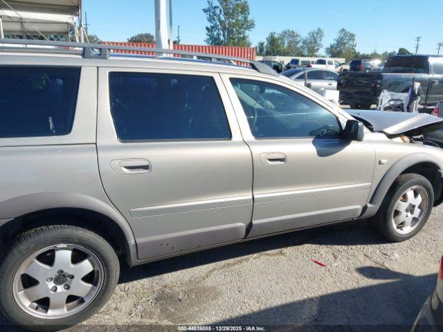Volvo V70 Xc Image 11