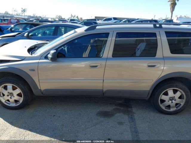 Volvo V70 Xc Image 10