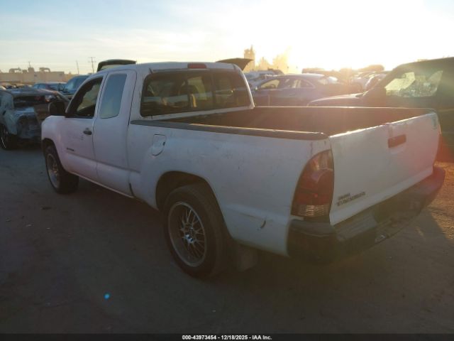 Toyota Tacoma Image 2