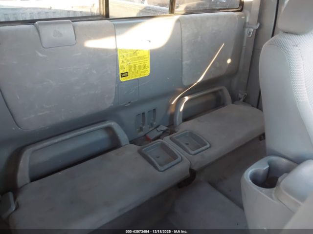 Toyota Tacoma Image 4