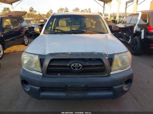 Toyota Tacoma Image 11