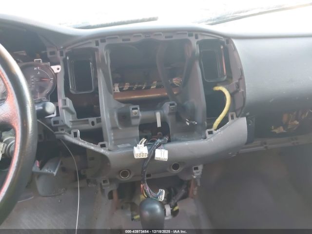 Toyota Tacoma Image 16