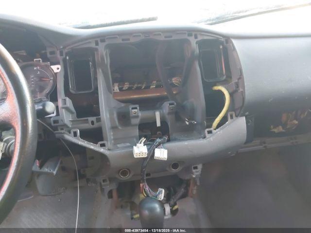 Toyota Tacoma Image 16