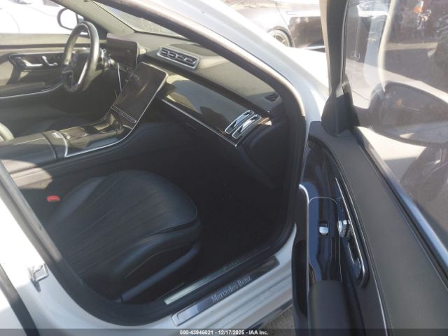 Mercedes-Benz S-Class 4matic Image 14