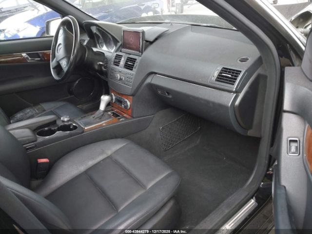 Mercedes-Benz C-Class Image 16