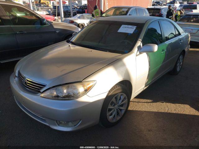 Toyota Camry Le Image 10