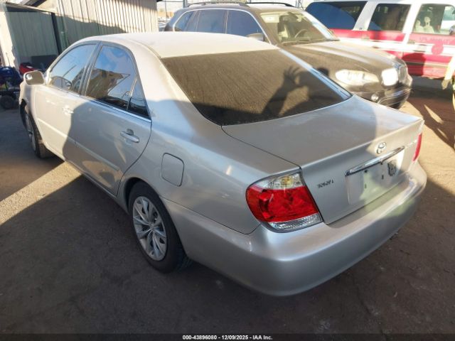 Toyota Camry Le Image 11