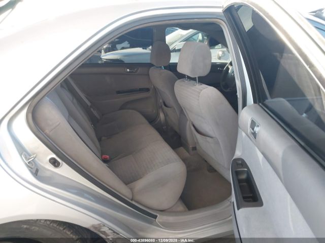 Toyota Camry Le Image 13