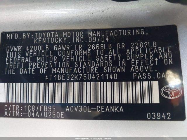 Toyota Camry Le Image 16