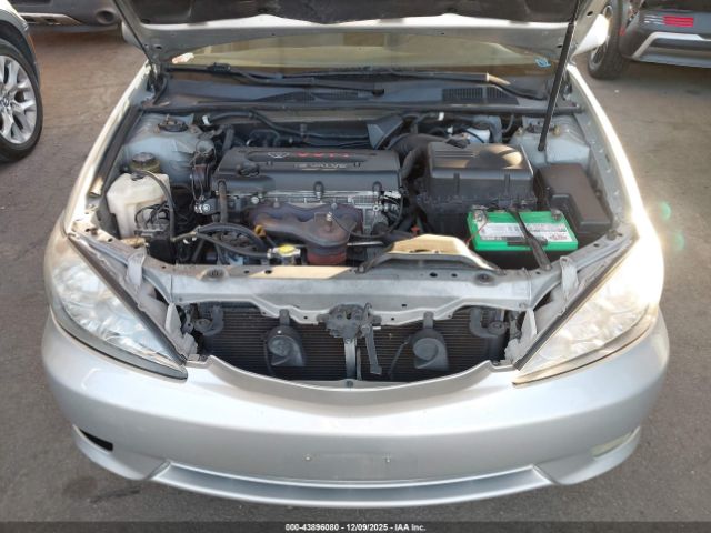 Toyota Camry Le Image 12