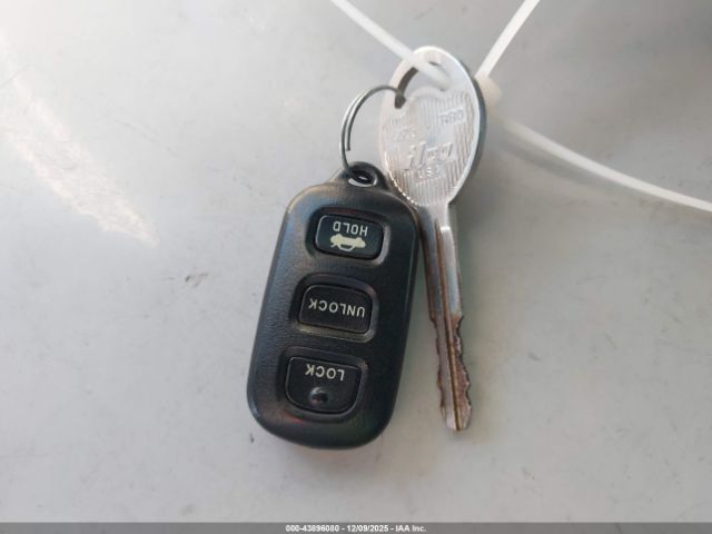 Toyota Camry Le Image 5