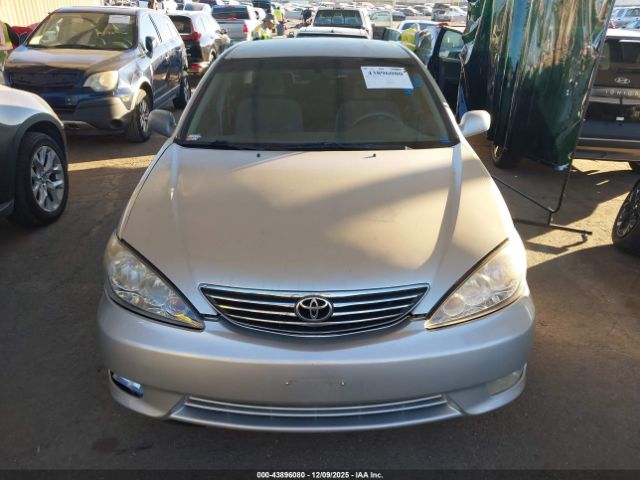 Toyota Camry Le Image 14