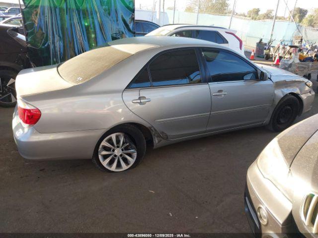 Toyota Camry Le Image 6