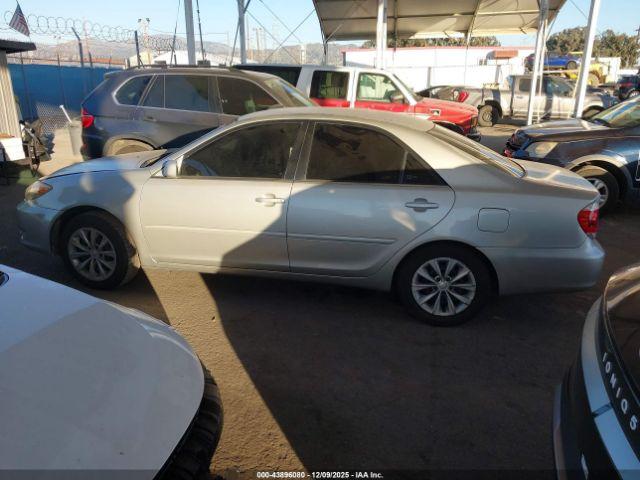 Toyota Camry Le Image 7