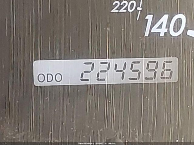 Toyota Camry Le Image 15