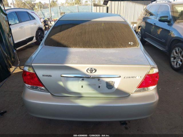 Toyota Camry Le Image 9