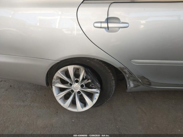 Toyota Camry Le Image 8