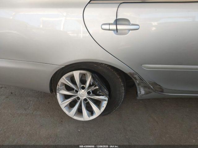 Toyota Camry Le Image 8