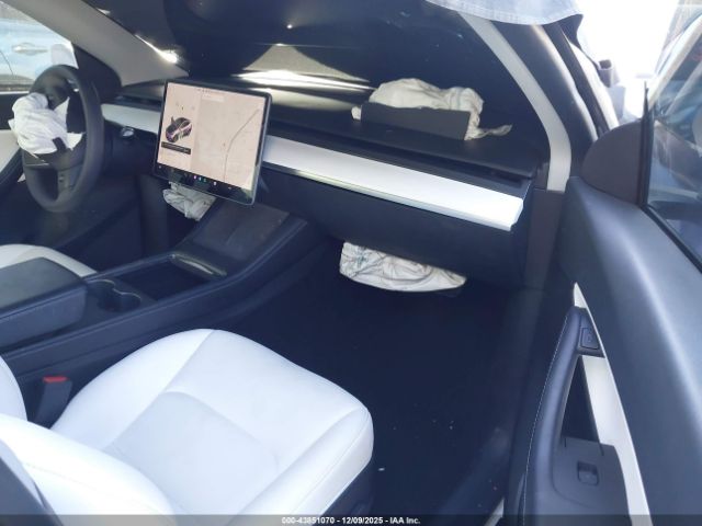 Tesla Model Y Long Range Dual Motor All-wheel Drive Image 4