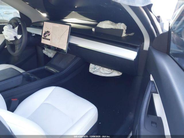 Tesla Model Y Long Range Dual Motor All-wheel Drive Image 4