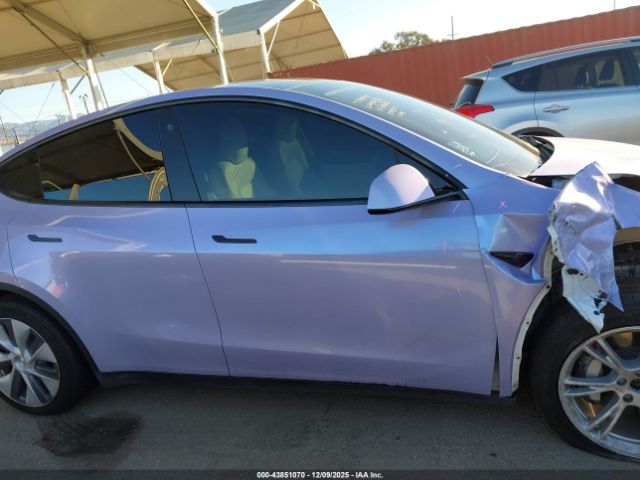 Tesla Model Y Long Range Dual Motor All-wheel Drive Image 16