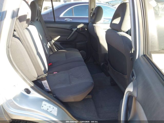 Toyota RAV4 Image 10