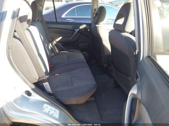 Toyota RAV4 Image 10