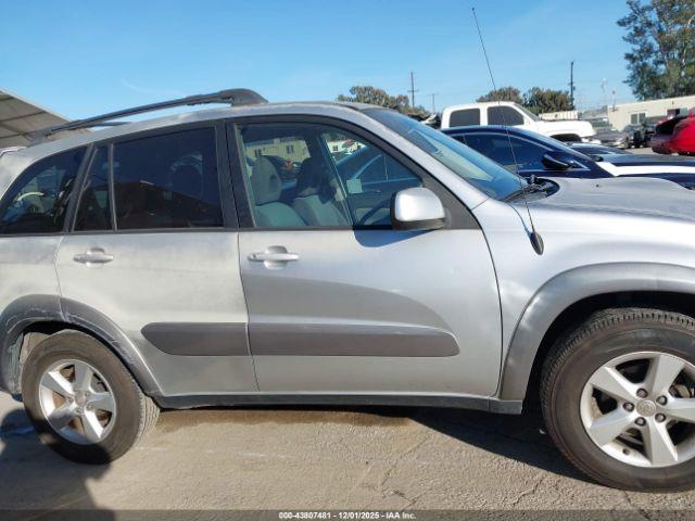 Toyota RAV4 Image 12