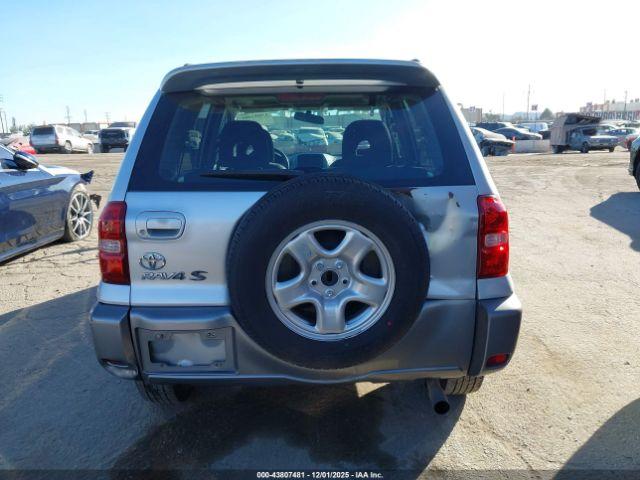 Toyota RAV4 Image 15