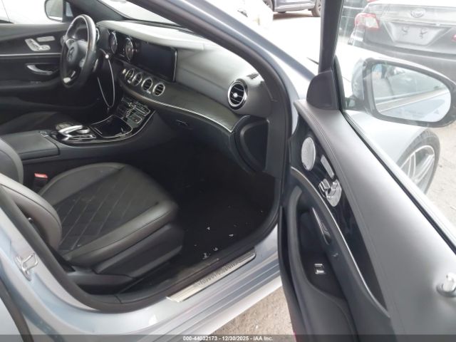 Mercedes-Benz E-Class Image 9