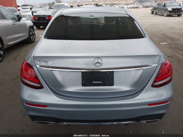 Mercedes-Benz E-Class Image 16