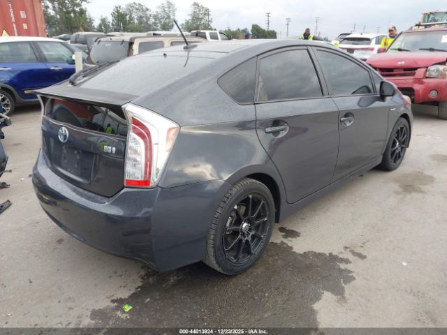 Toyota Prius Four Image 4