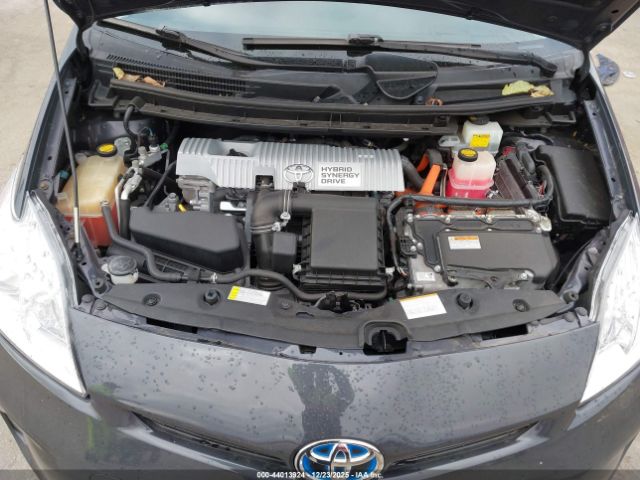 Toyota Prius Four Image 6