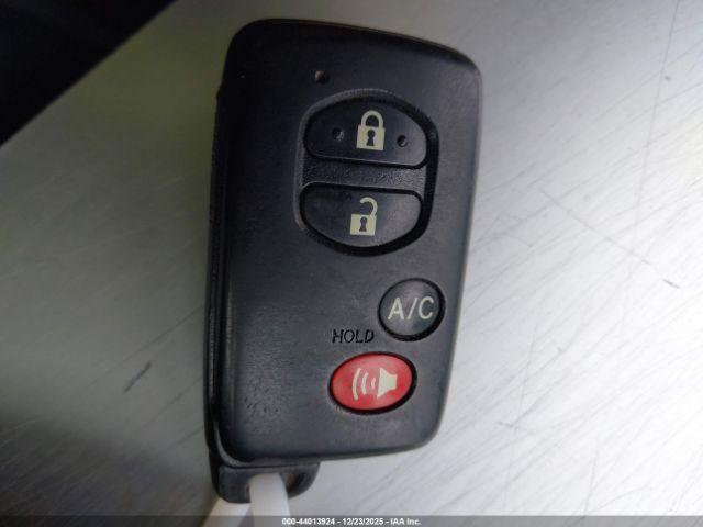 Toyota Prius Four Image 7